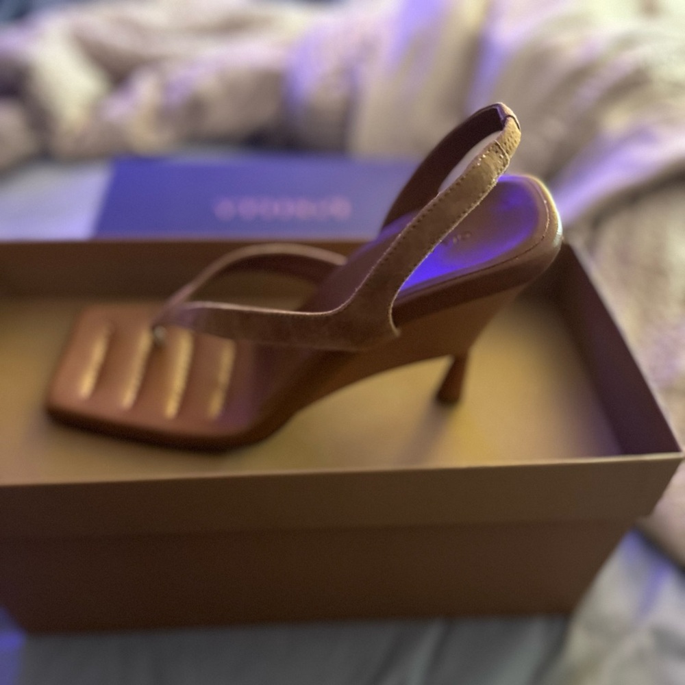 GIA/ RHW Thong heeled sandals